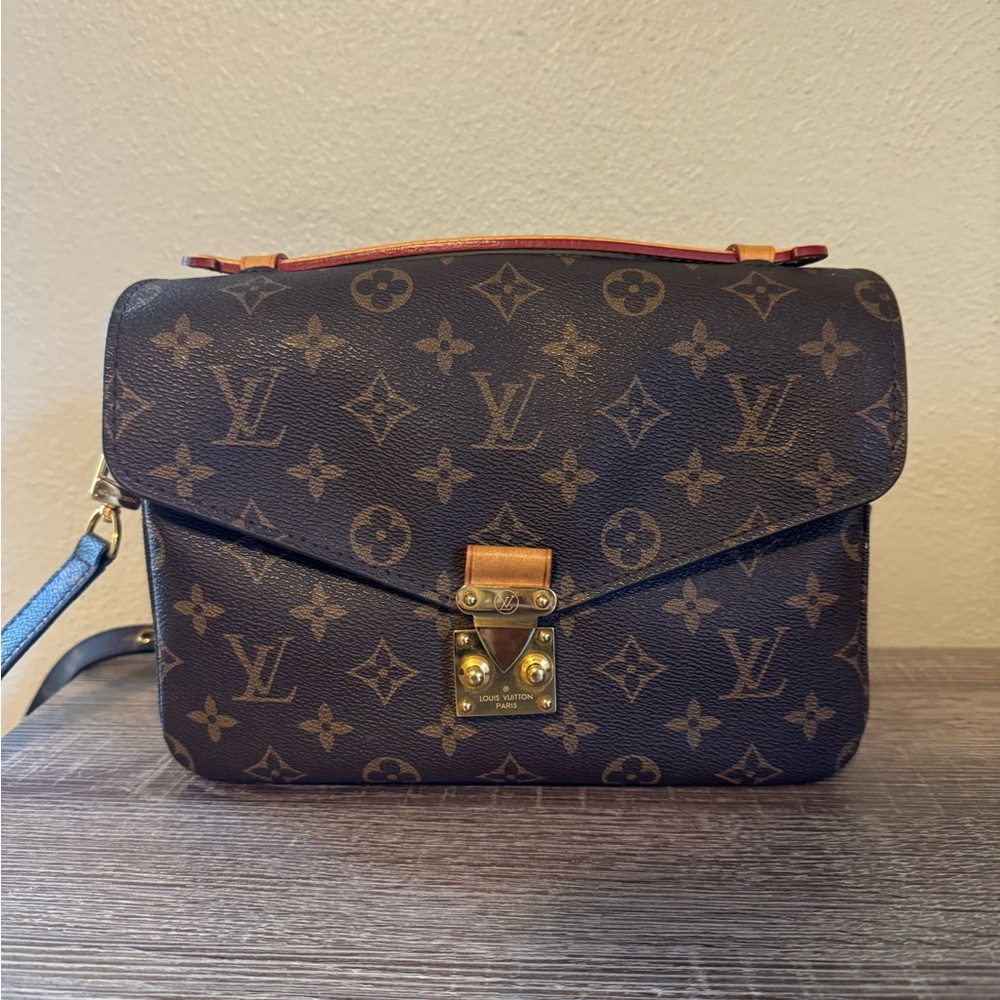 Louis Vuitton Canvas Pouchette Metis Monogram